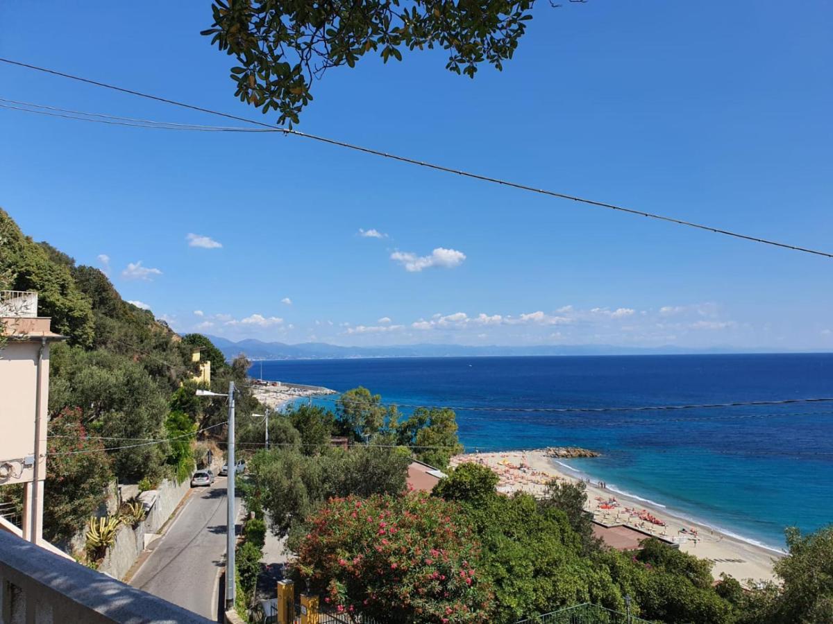 Una Finestra Sul Mare Monolocale Apartment Берджеджи Екстериор снимка