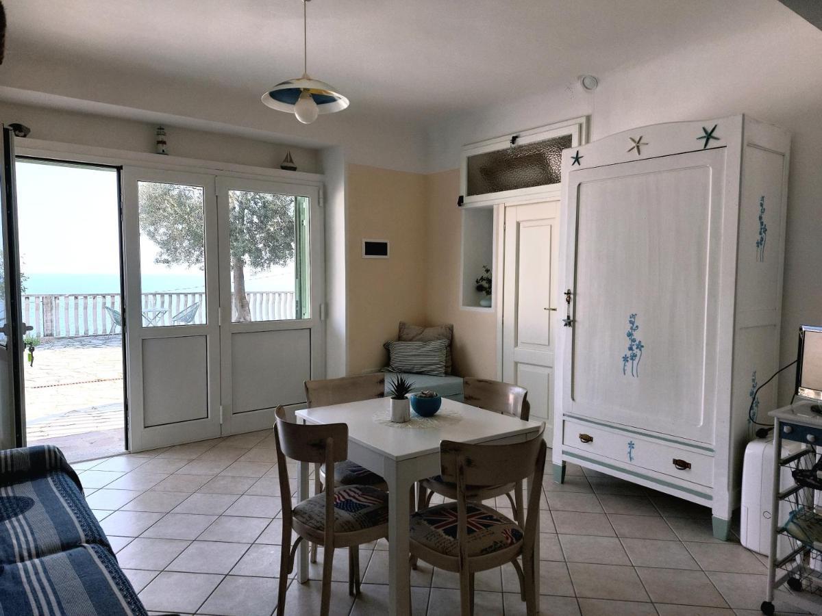 Una Finestra Sul Mare Monolocale Apartment Берджеджи Екстериор снимка