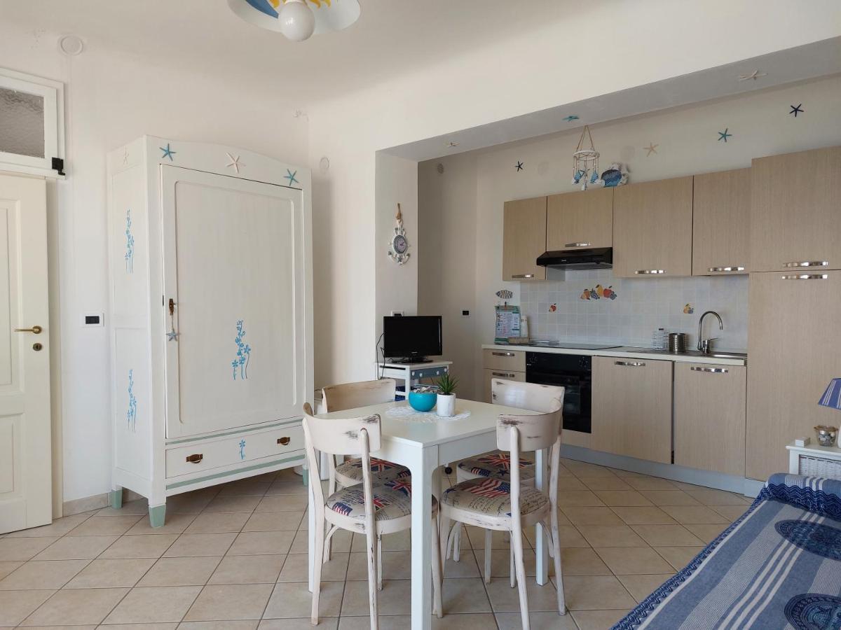 Una Finestra Sul Mare Monolocale Apartment Берджеджи Екстериор снимка