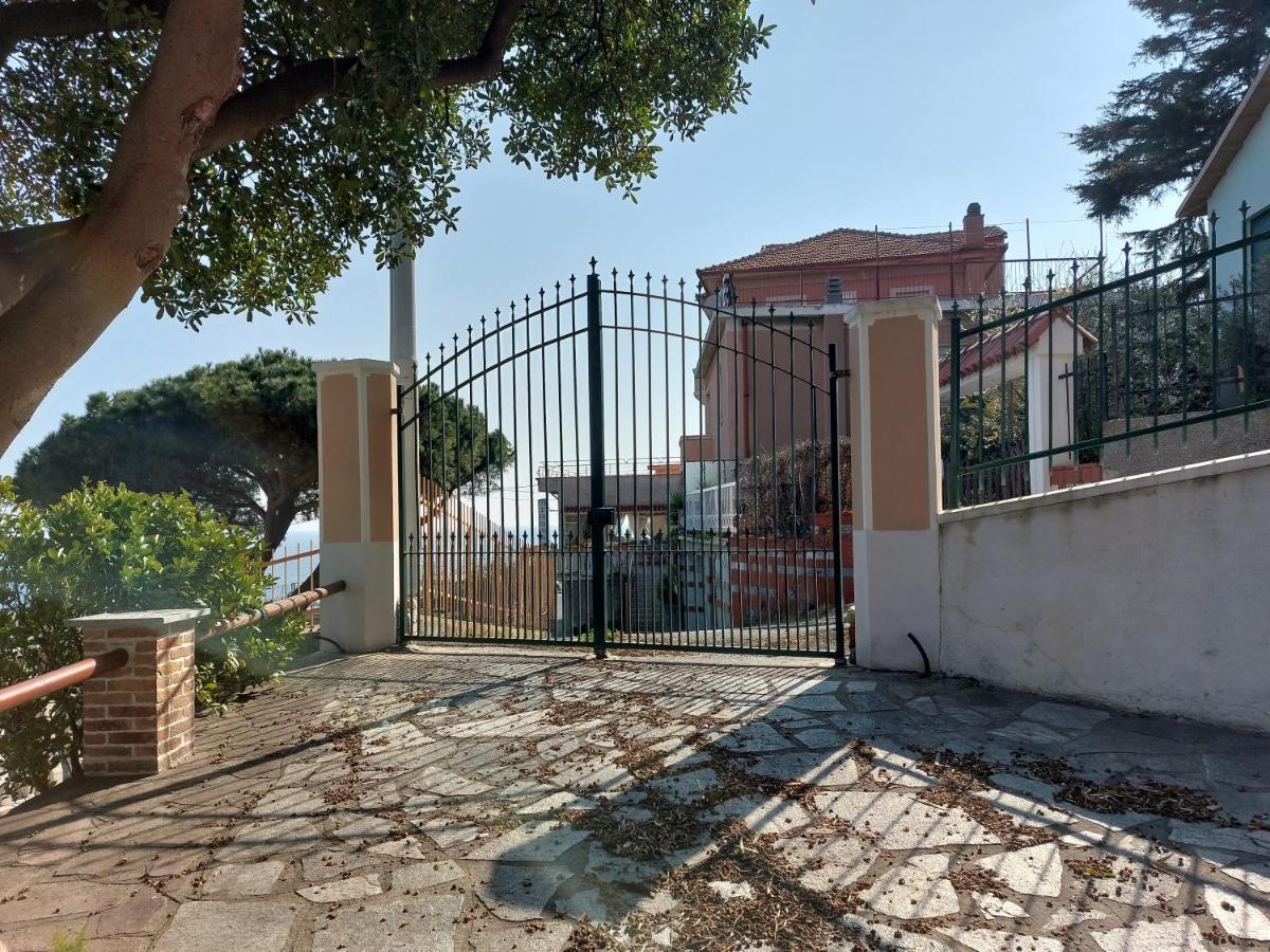 Una Finestra Sul Mare Monolocale Apartment Берджеджи Екстериор снимка