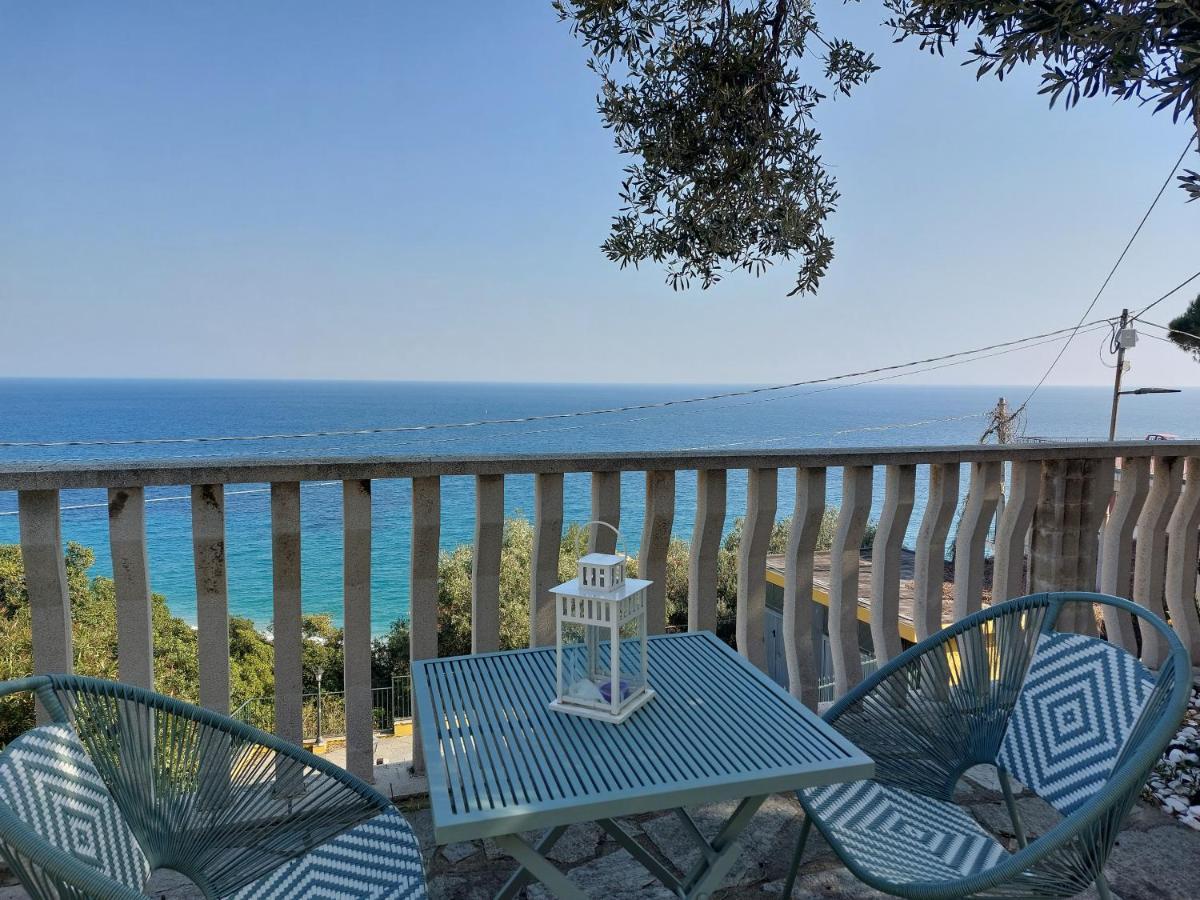 Una Finestra Sul Mare Monolocale Apartment Берджеджи Екстериор снимка