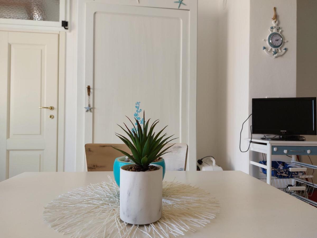 Una Finestra Sul Mare Monolocale Apartment Берджеджи Екстериор снимка
