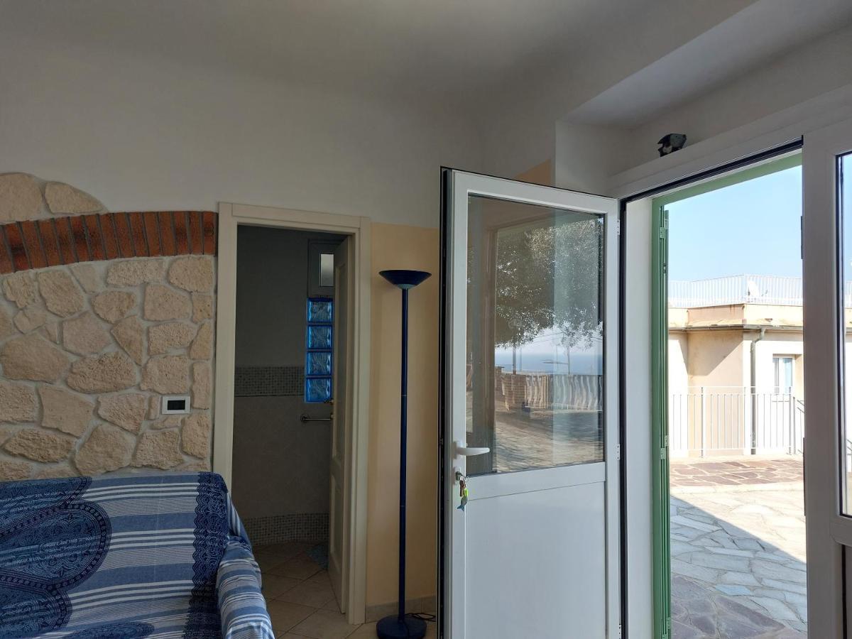 Una Finestra Sul Mare Monolocale Apartment Берджеджи Екстериор снимка